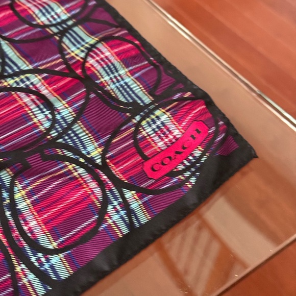 Coach signature C silk scarf Tartan Poppy print. - Picture 6 of 7